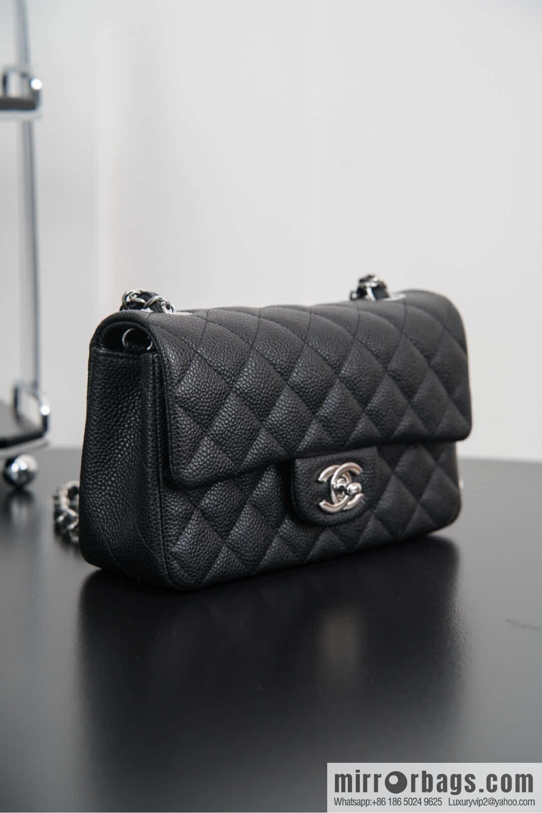 ℂ𝔽 𝗖𝗹𝗮𝘀𝘀𝗶𝗰 𝗙𝗹𝗮𝗽 | black silver 🖤 A01116