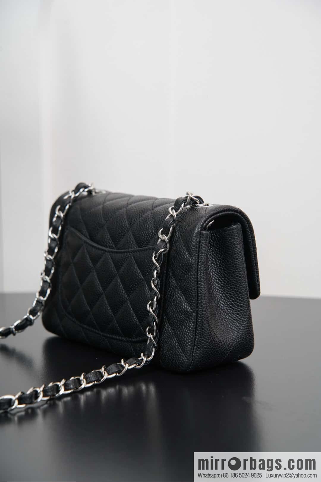 ℂ𝔽 𝗖𝗹𝗮𝘀𝘀𝗶𝗰 𝗙𝗹𝗮𝗽 | black silver 🖤 A01116