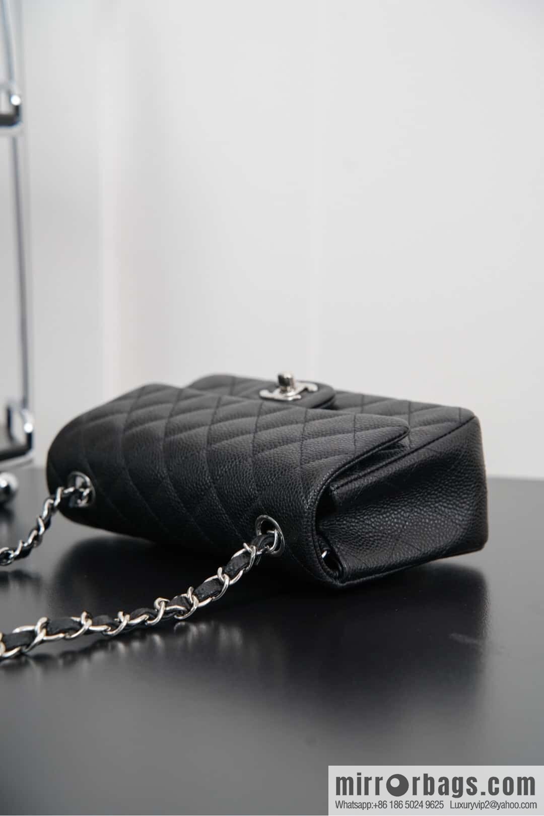 ℂ𝔽 𝗖𝗹𝗮𝘀𝘀𝗶𝗰 𝗙𝗹𝗮𝗽 | black silver 🖤 A01116