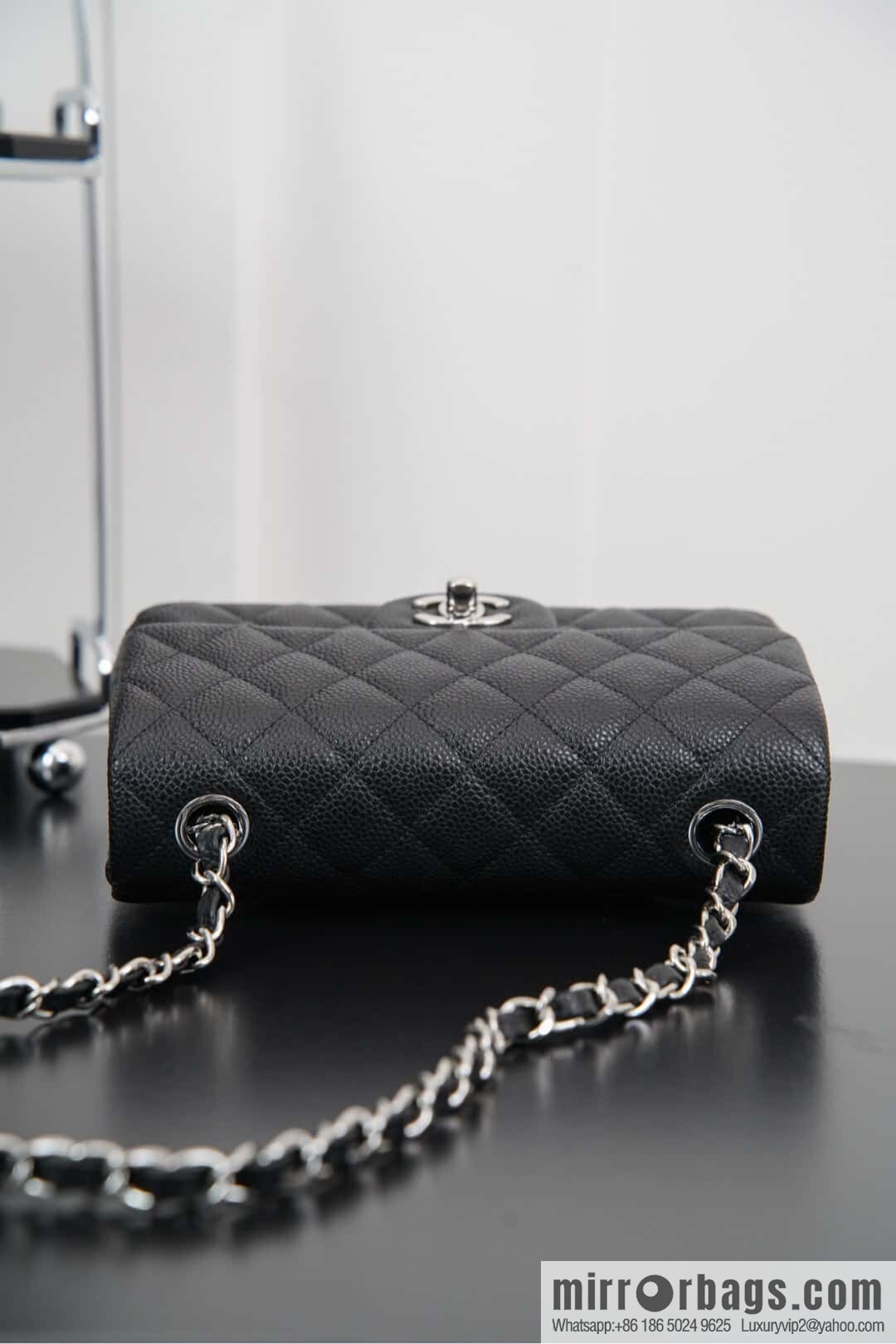 ℂ𝔽 𝗖𝗹𝗮𝘀𝘀𝗶𝗰 𝗙𝗹𝗮𝗽 | black silver 🖤 A01116