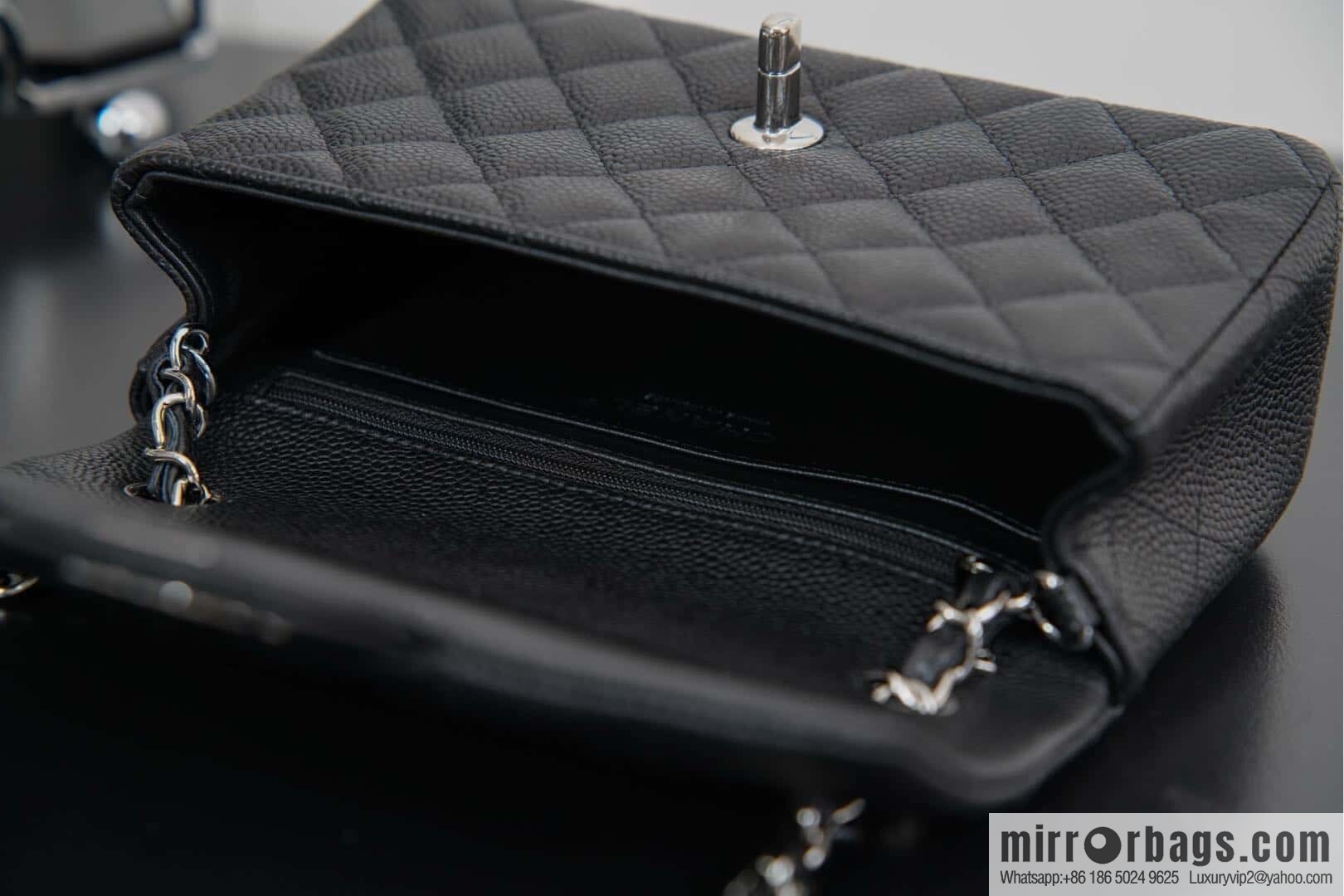 ℂ𝔽 𝗖𝗹𝗮𝘀𝘀𝗶𝗰 𝗙𝗹𝗮𝗽 | black silver 🖤 A01116