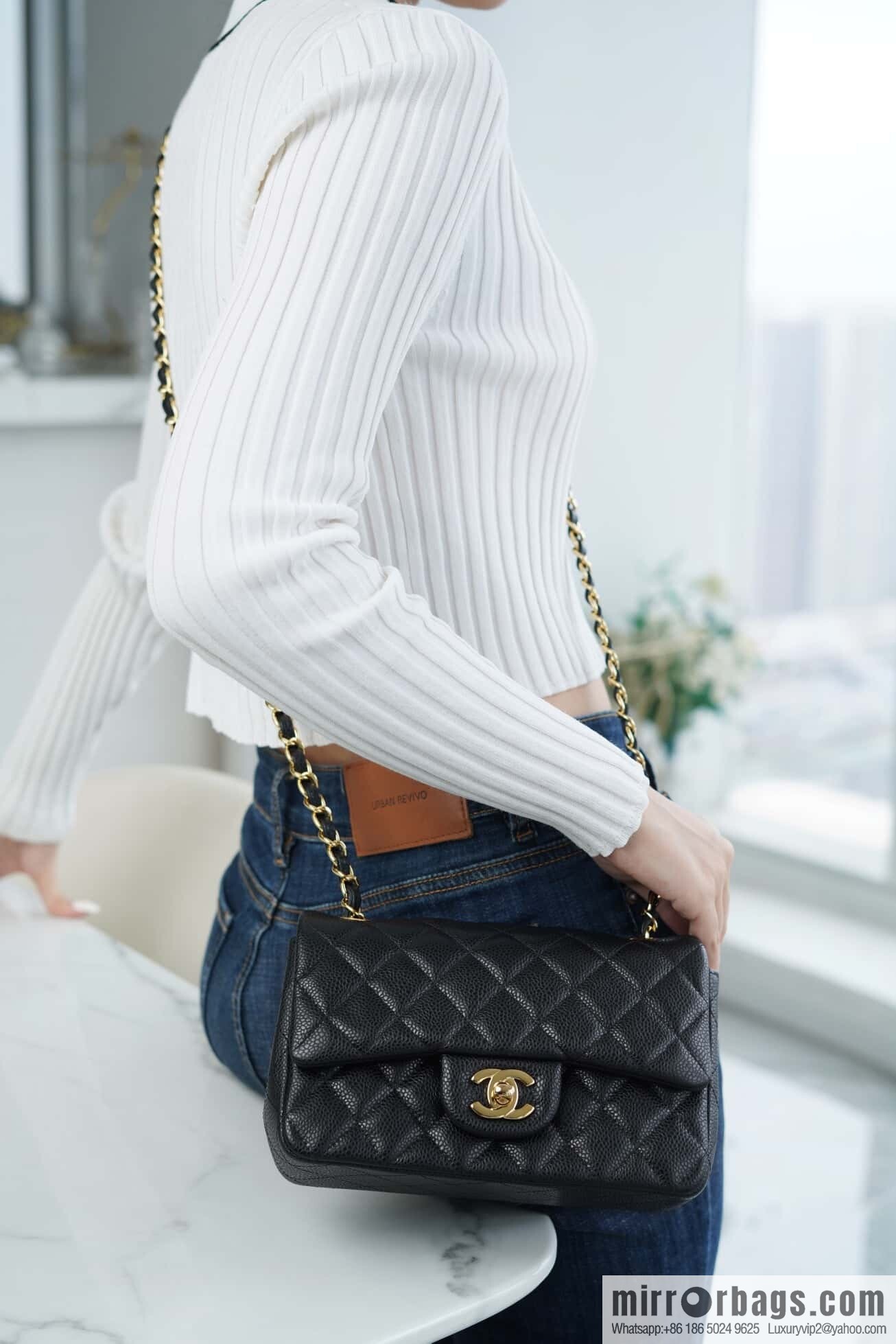 ℂ𝔽 𝗖𝗹𝗮𝘀𝘀𝗶𝗰 𝗙𝗹𝗮𝗽 | Litchi pattern black gold 🖤 A01116