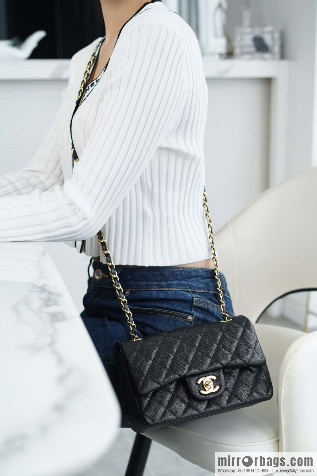 ℂ𝔽 𝗖𝗹𝗮𝘀𝘀𝗶𝗰 𝗙𝗹𝗮𝗽 | Litchi pattern black gold 🖤 A01116