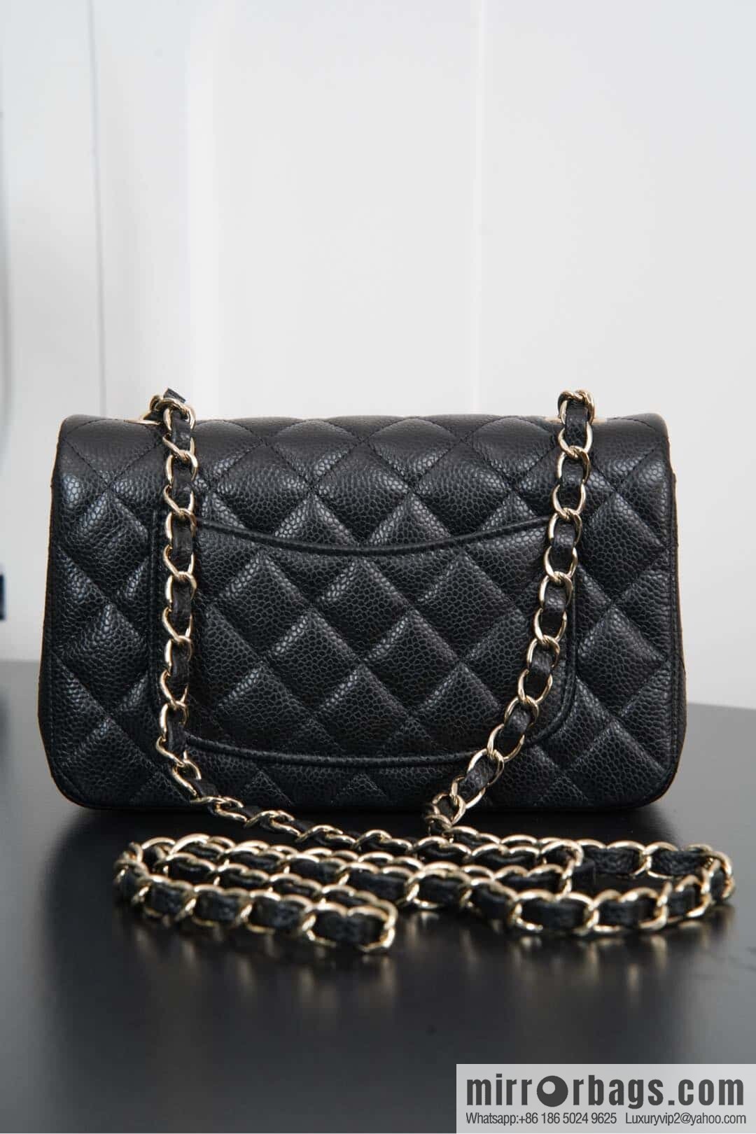 ℂ𝔽 𝗖𝗹𝗮𝘀𝘀𝗶𝗰 𝗙𝗹𝗮𝗽 | Litchi pattern black gold 🖤 A01116