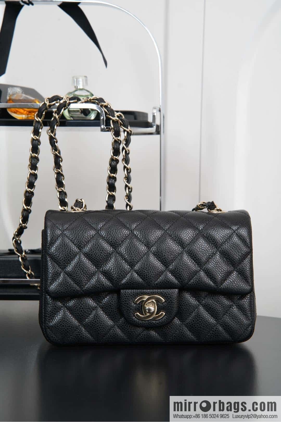 ℂ𝔽 𝗖𝗹𝗮𝘀𝘀𝗶𝗰 𝗙𝗹𝗮𝗽 | Litchi pattern black gold 🖤 A01116