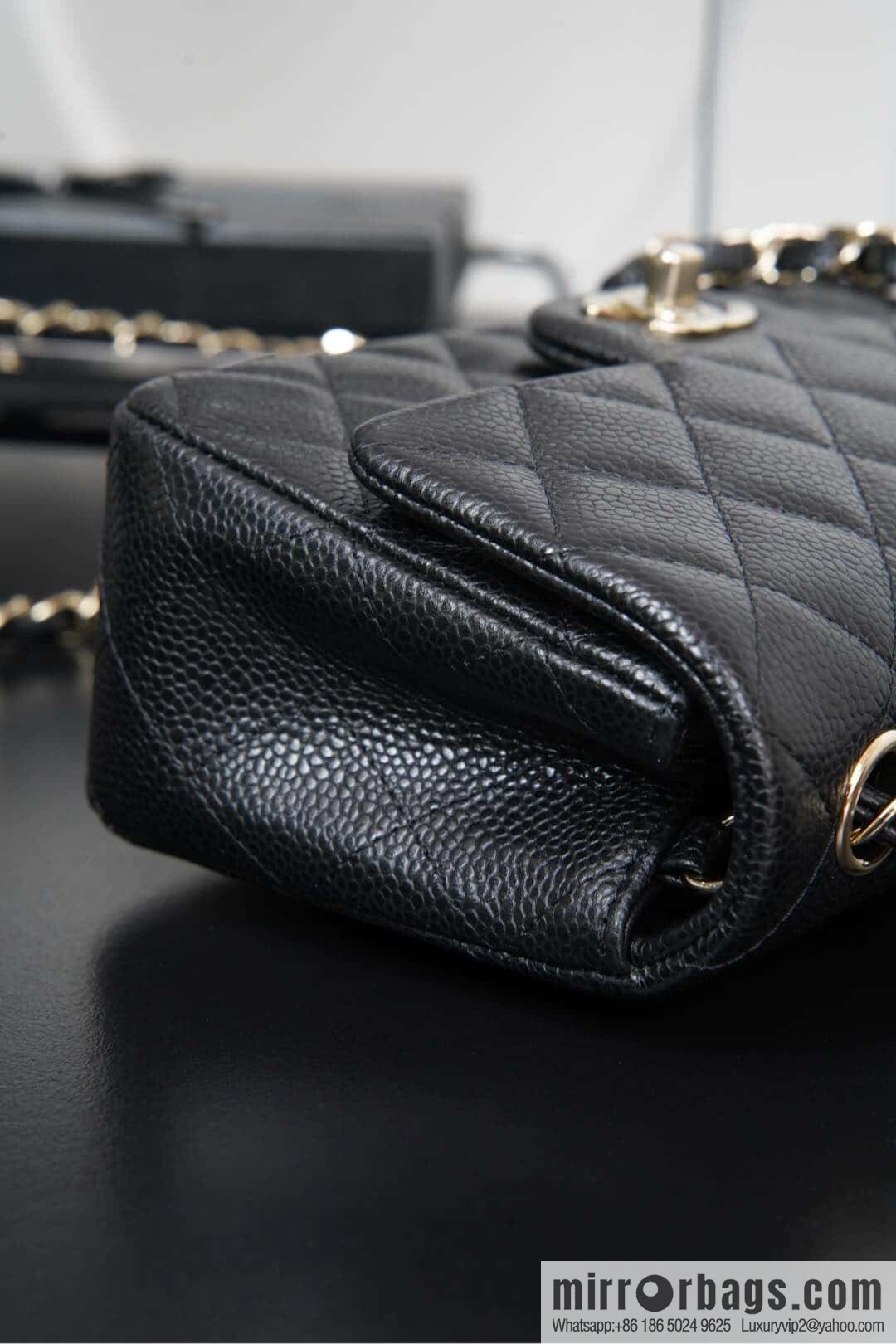 ℂ𝔽 𝗖𝗹𝗮𝘀𝘀𝗶𝗰 𝗙𝗹𝗮𝗽 | Litchi pattern black gold 🖤 A01116