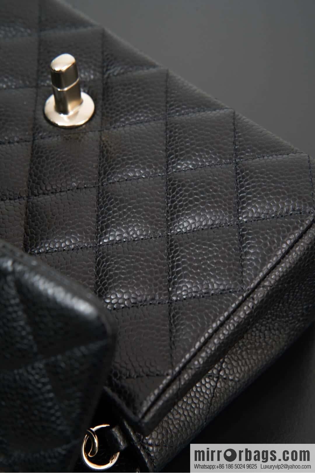 ℂ𝔽 𝗖𝗹𝗮𝘀𝘀𝗶𝗰 𝗙𝗹𝗮𝗽 | Litchi pattern black gold 🖤 A01116