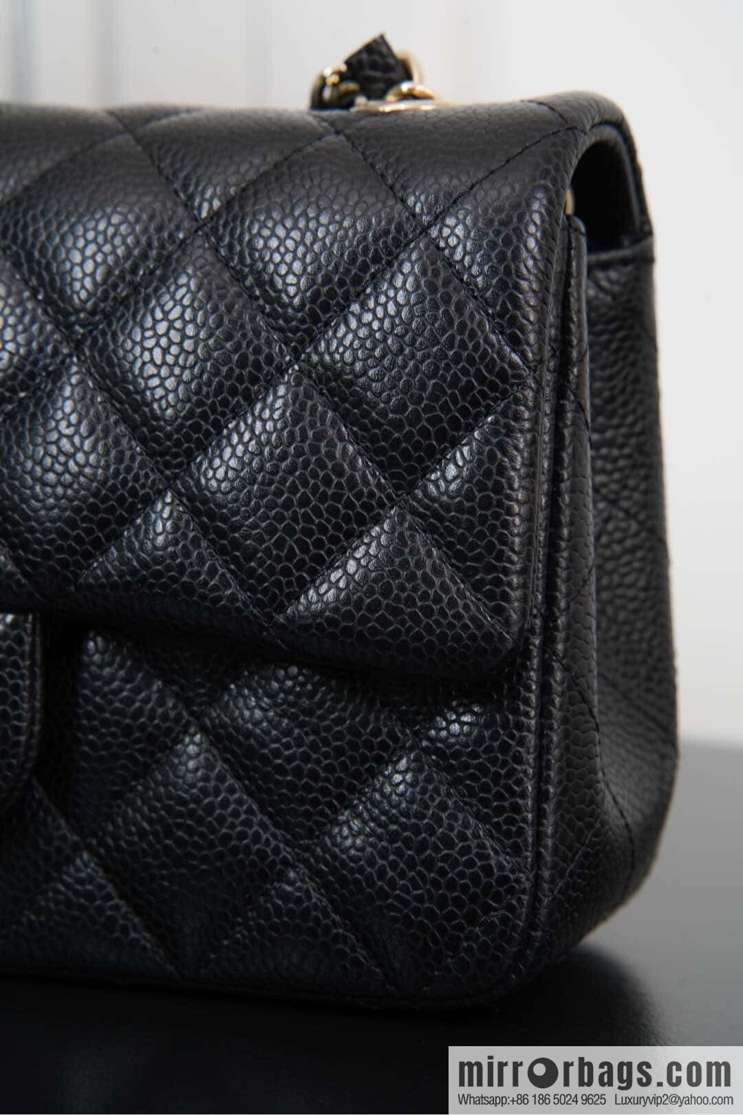 ℂ𝔽 𝗖𝗹𝗮𝘀𝘀𝗶𝗰 𝗙𝗹𝗮𝗽 | Litchi pattern black gold 🖤 A01116