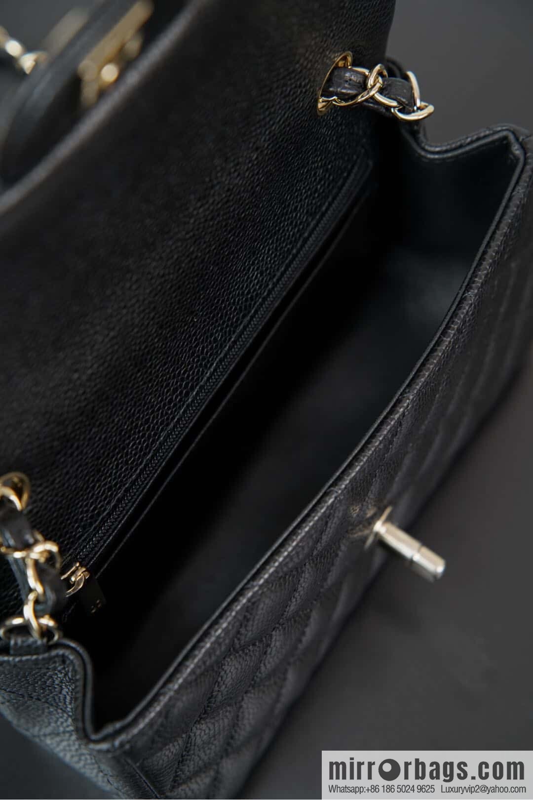 ℂ𝔽 𝗖𝗹𝗮𝘀𝘀𝗶𝗰 𝗙𝗹𝗮𝗽 | Litchi pattern black gold 🖤 A01116