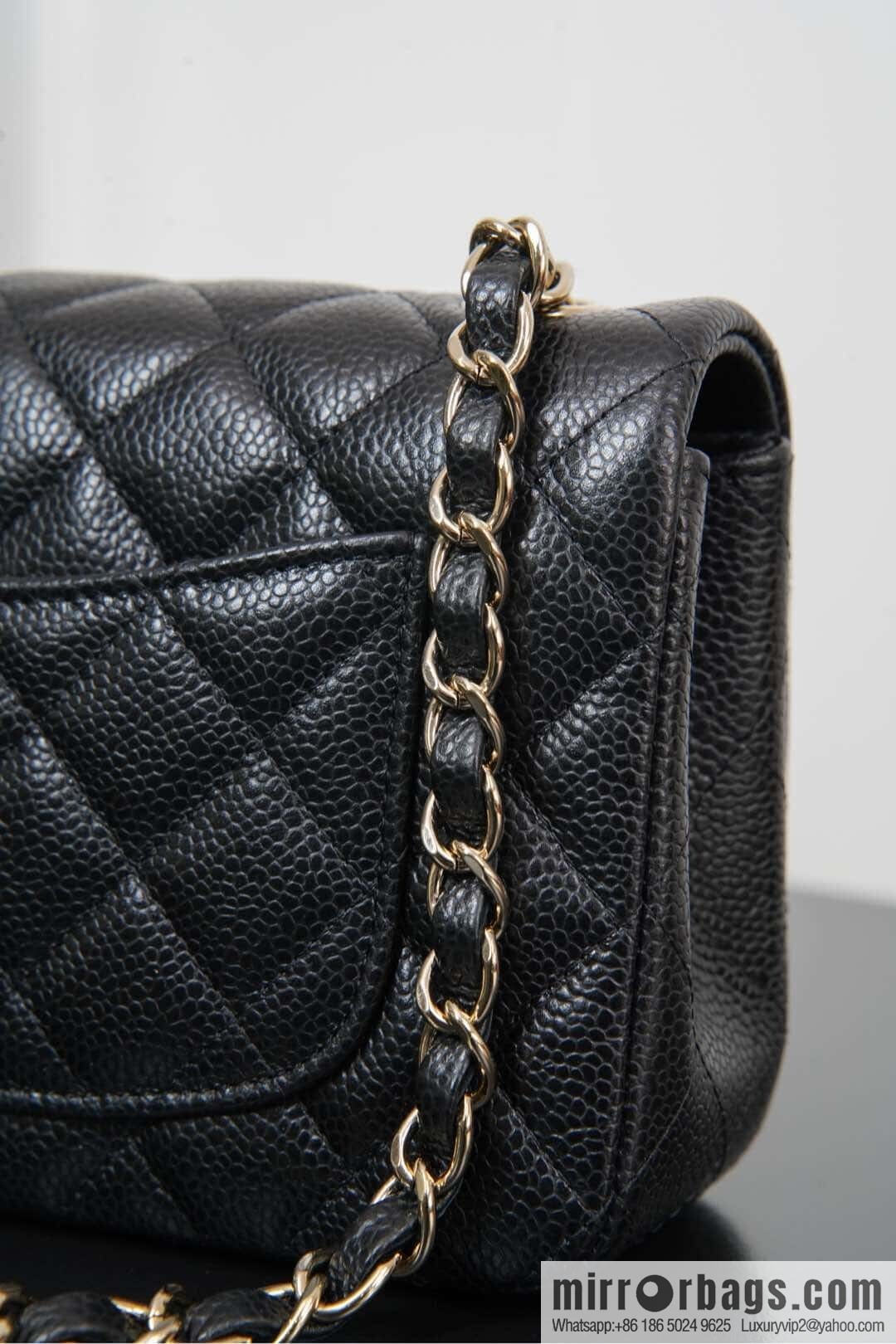 ℂ𝔽 𝗖𝗹𝗮𝘀𝘀𝗶𝗰 𝗙𝗹𝗮𝗽 | Litchi pattern black gold 🖤 A01116