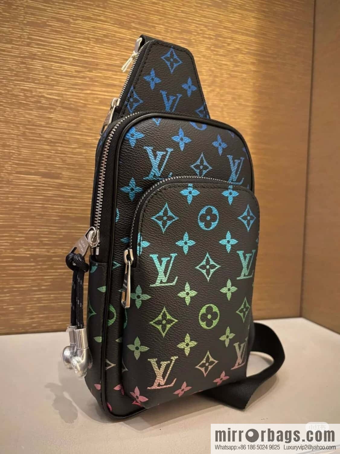[Original single boutique] M13963 black gradual change earphones men's bag breast bag Avenue small shoulder bag