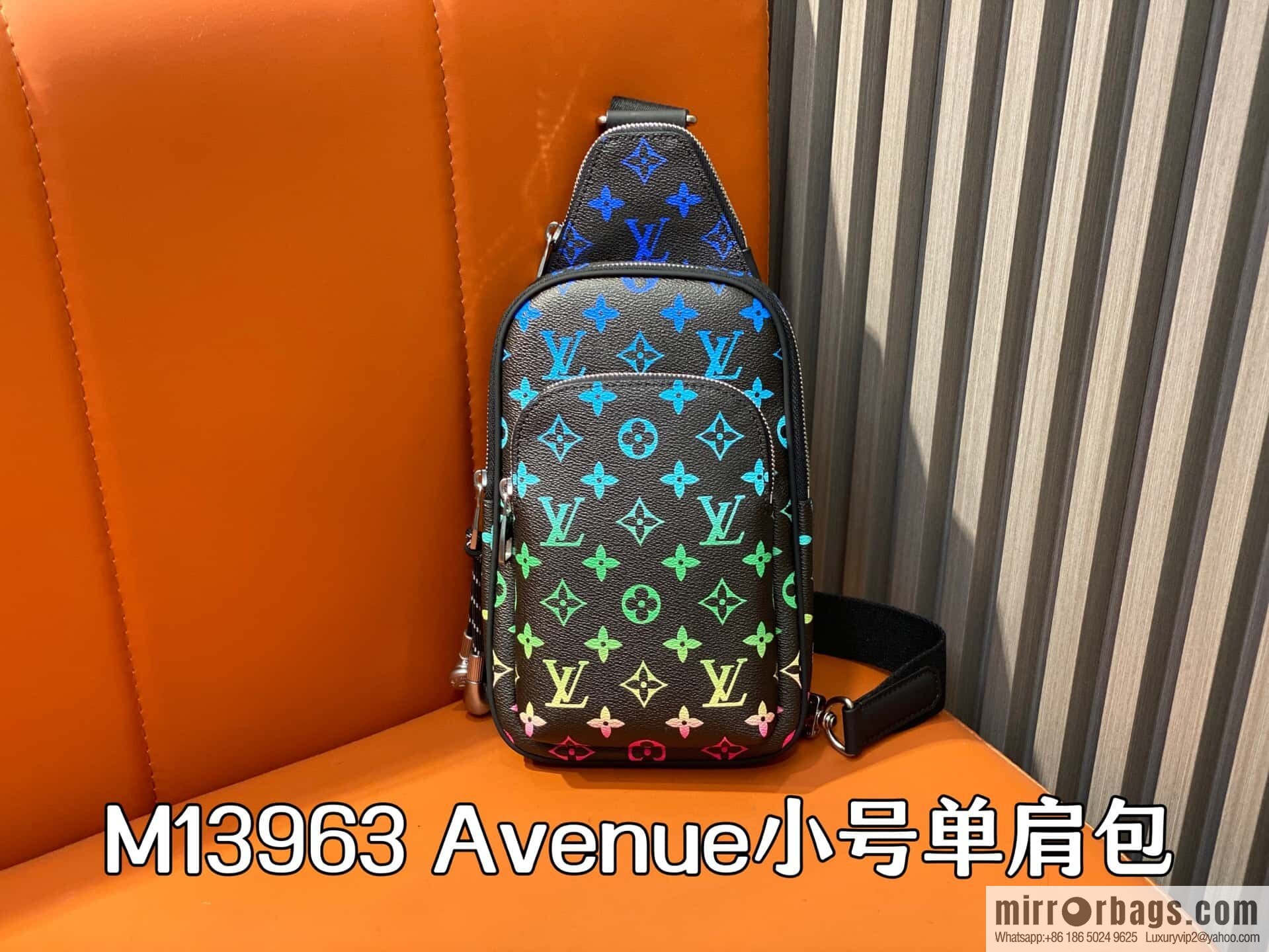 [Original single boutique] M13963 black gradual change earphones men's bag breast bag Avenue small shoulder bag
