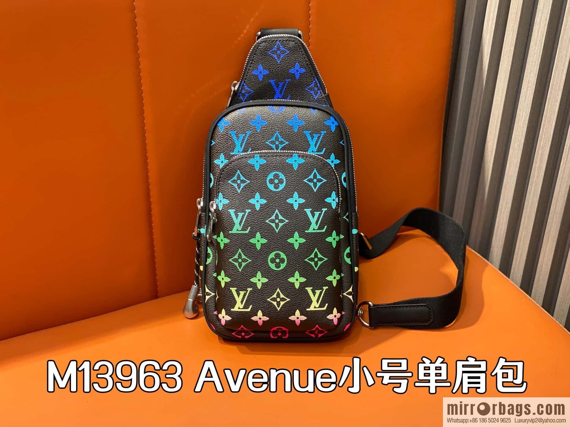 [Original single boutique] M13963 black gradual change earphones men's bag breast bag Avenue small shoulder bag