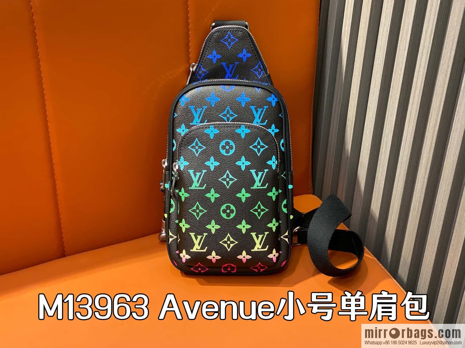 [Original single boutique] M13963 black gradual change earphones men's bag breast bag Avenue small shoulder bag