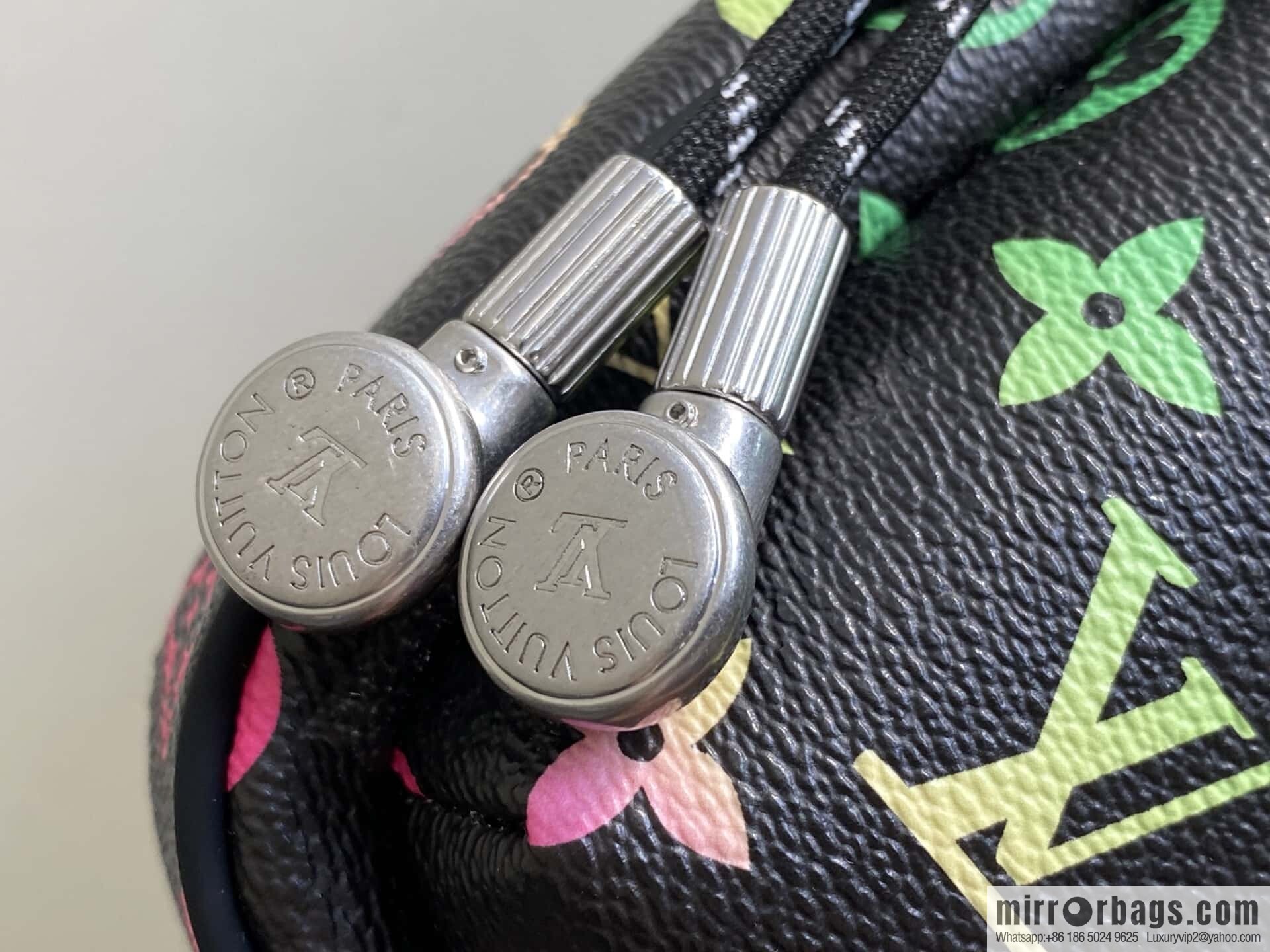[Original single boutique] M13963 black gradual change earphones men's bag breast bag Avenue small shoulder bag