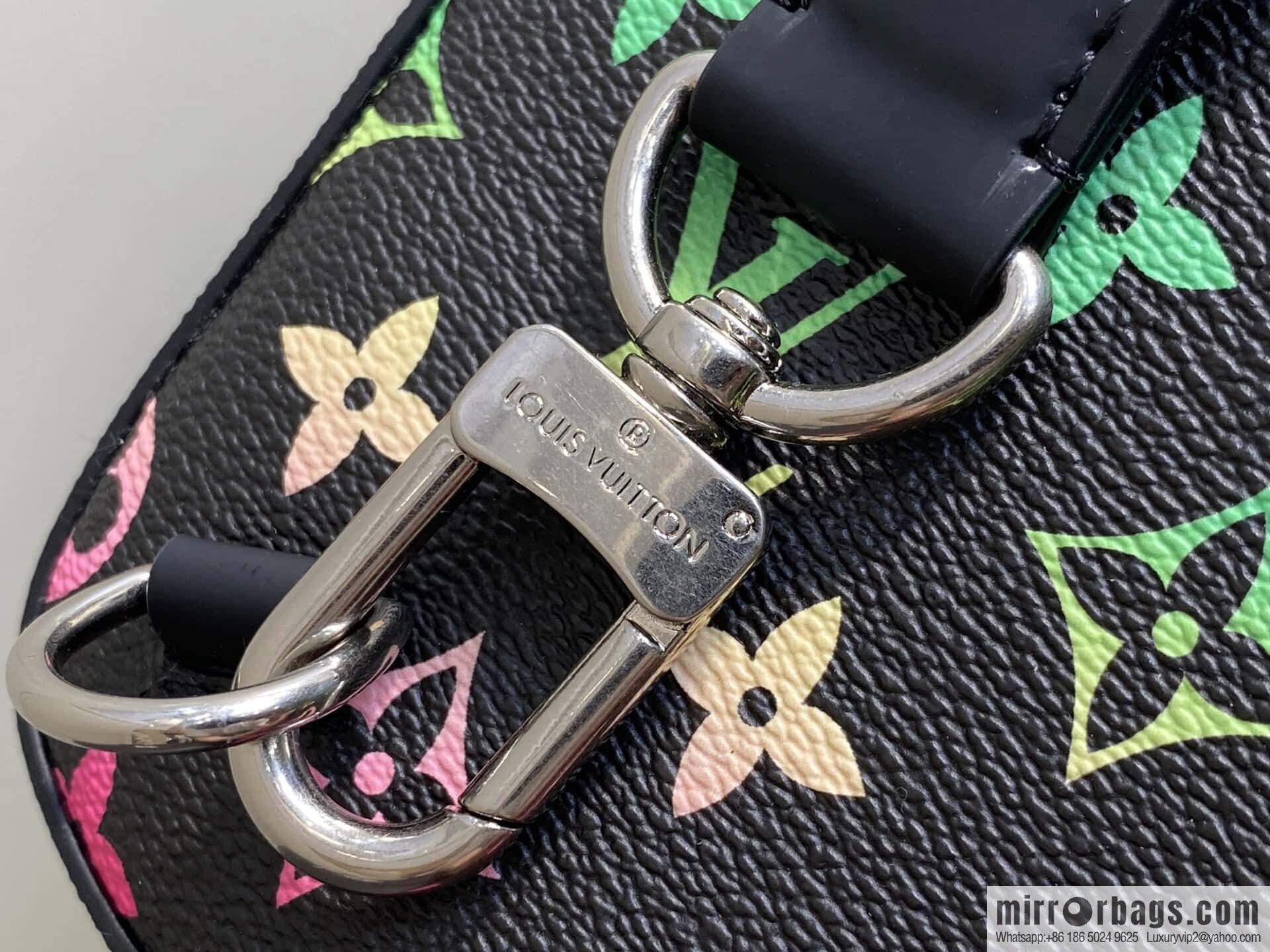 [Original single boutique] M13963 black gradual change earphones men's bag breast bag Avenue small shoulder bag