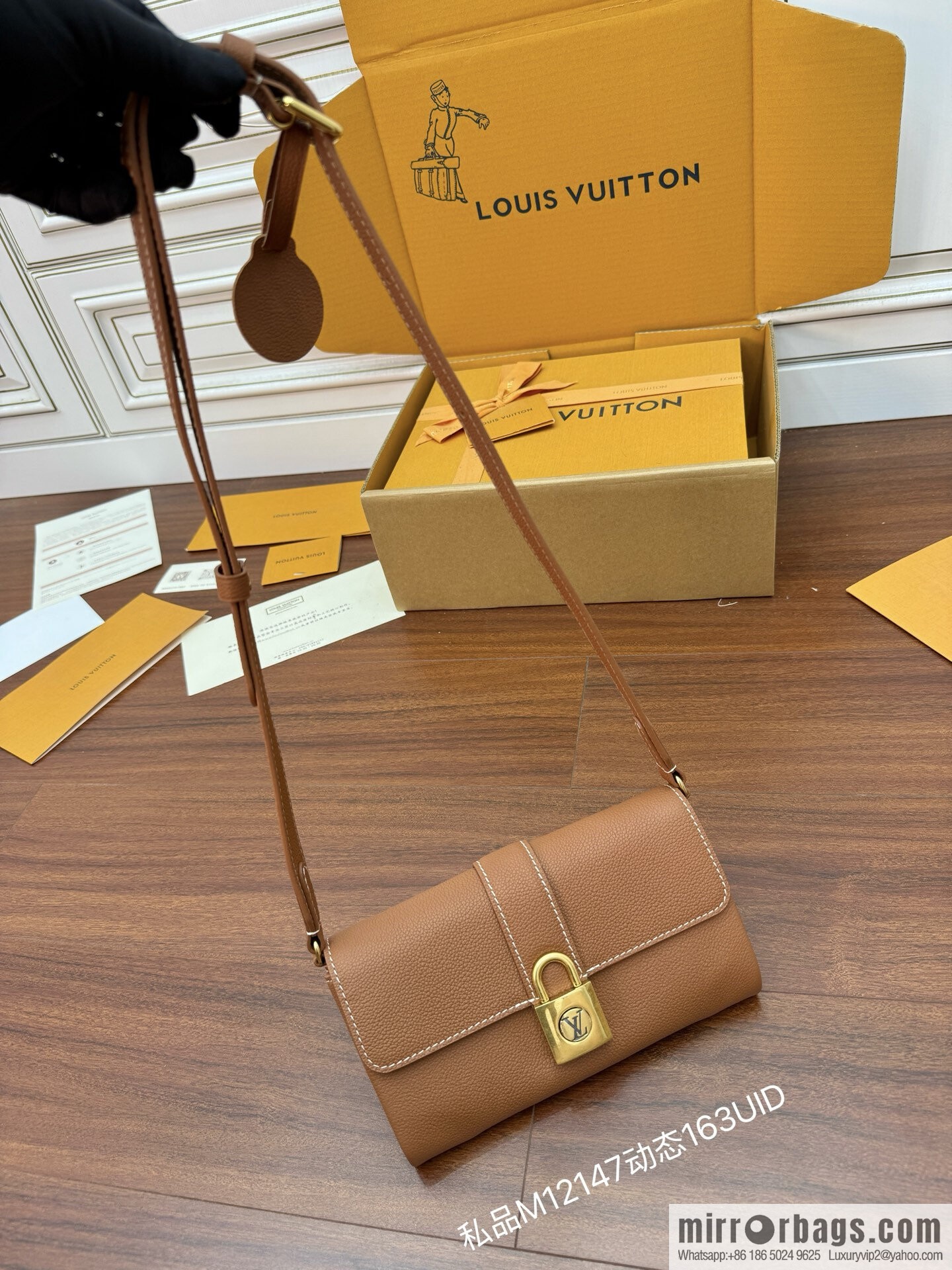 LV M12147 Wallet On Chain Low Key