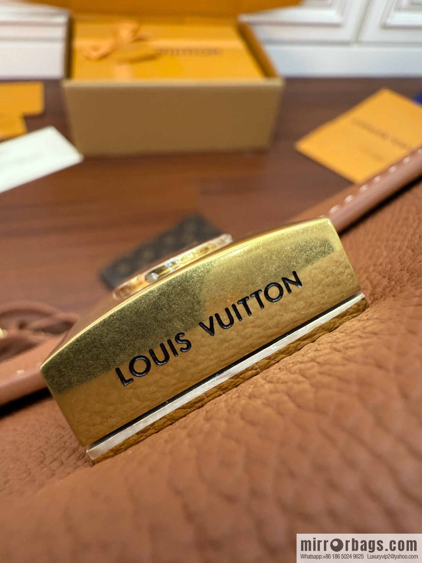 LV M12147 Wallet On Chain Low Key