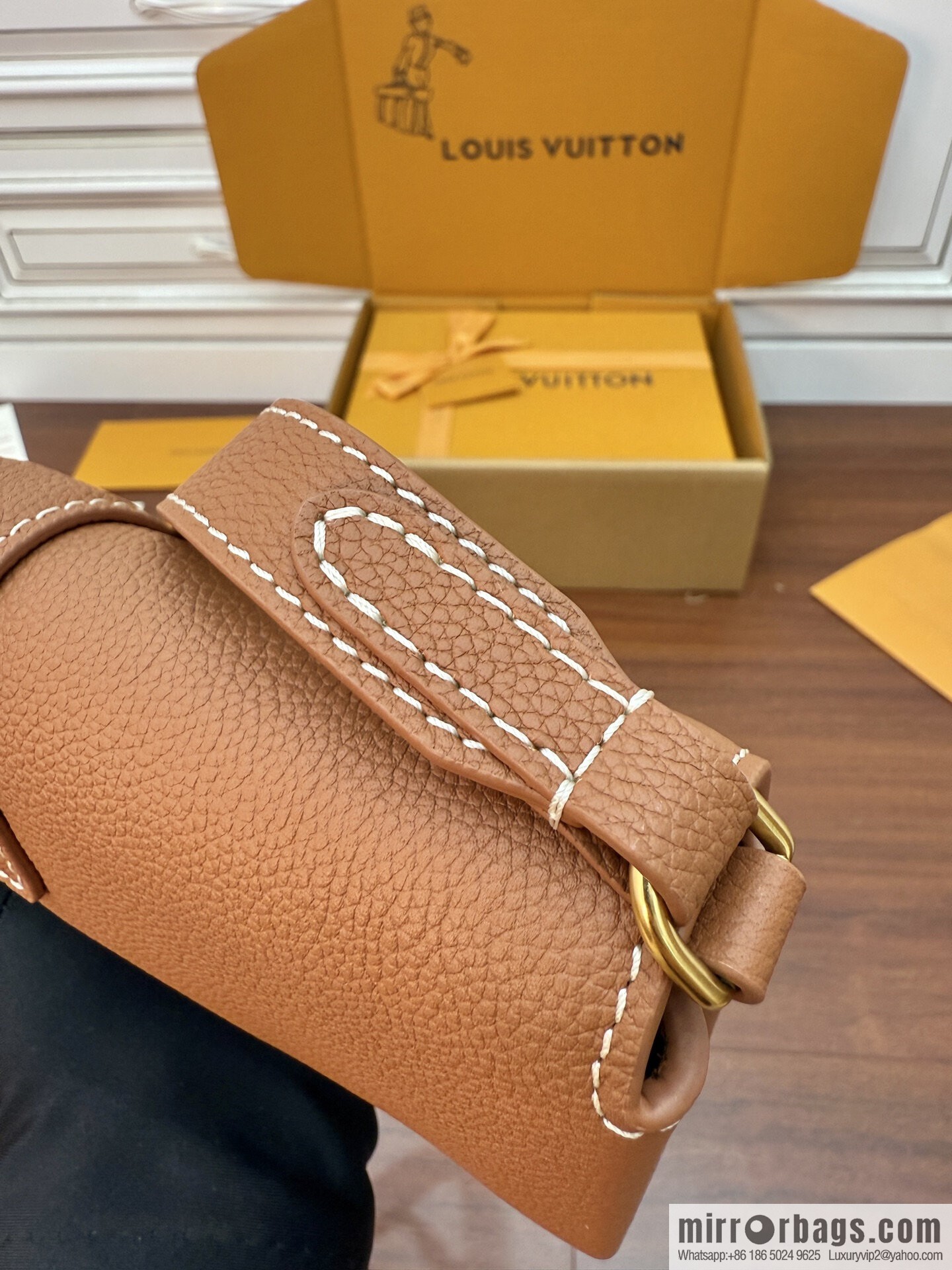 LV M12147 Wallet On Chain Low Key