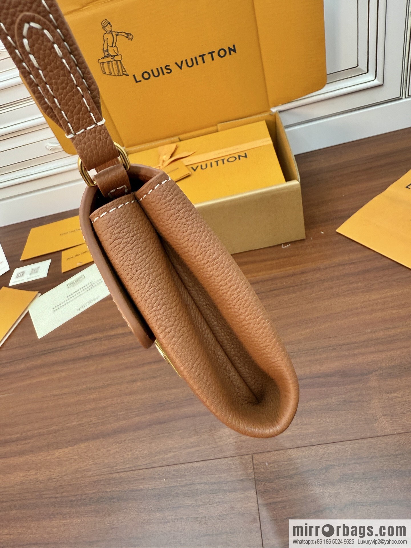 LV M12147 Wallet On Chain Low Key