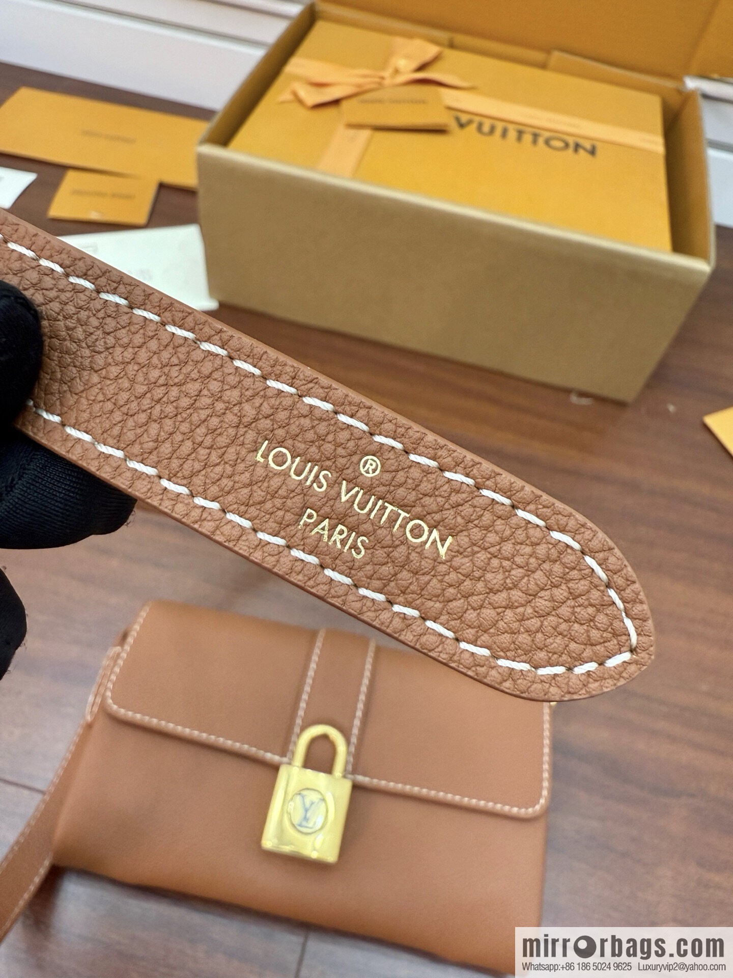LV M12147 Wallet On Chain Low Key