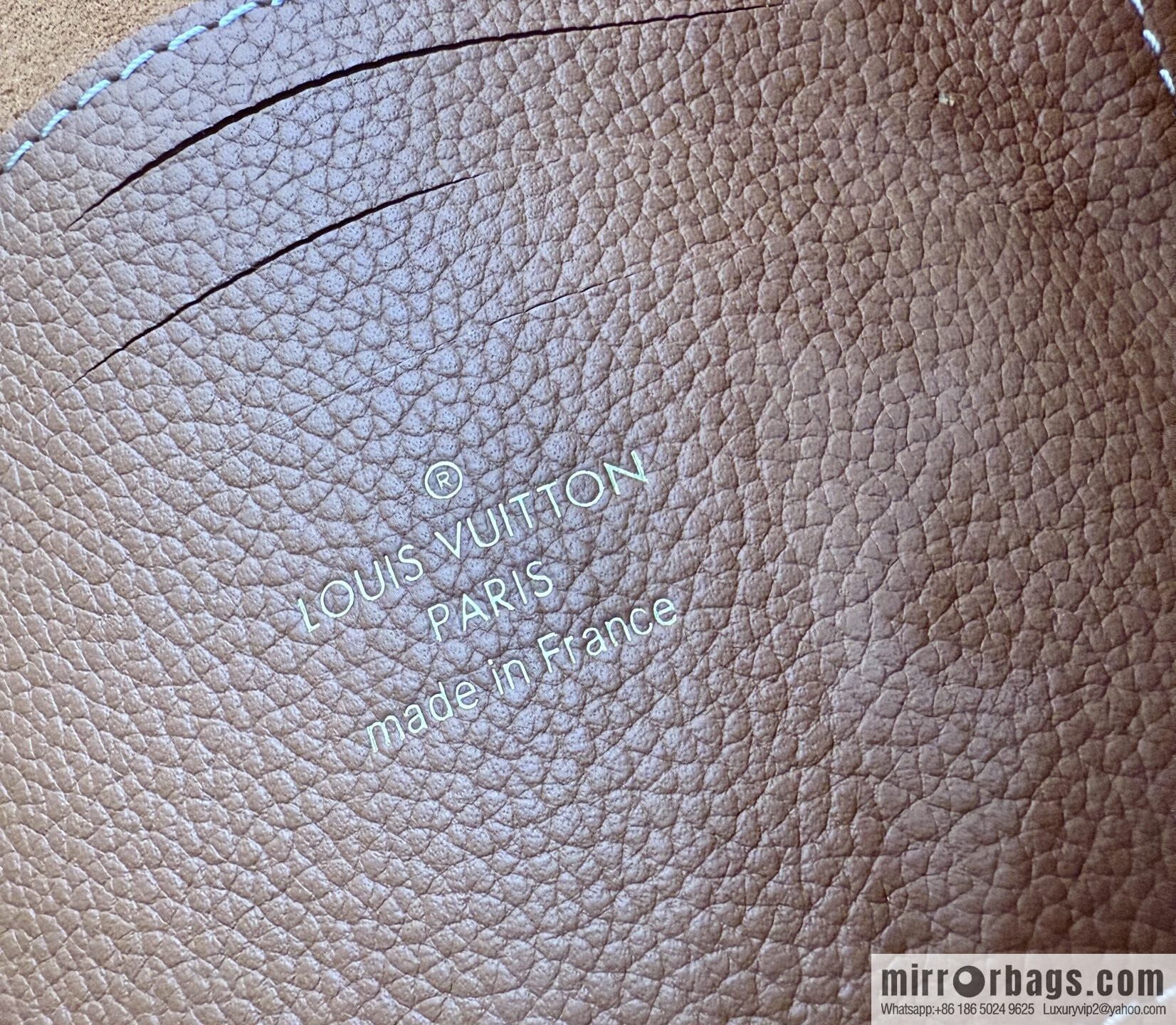 LV M12147 Wallet On Chain Low Key