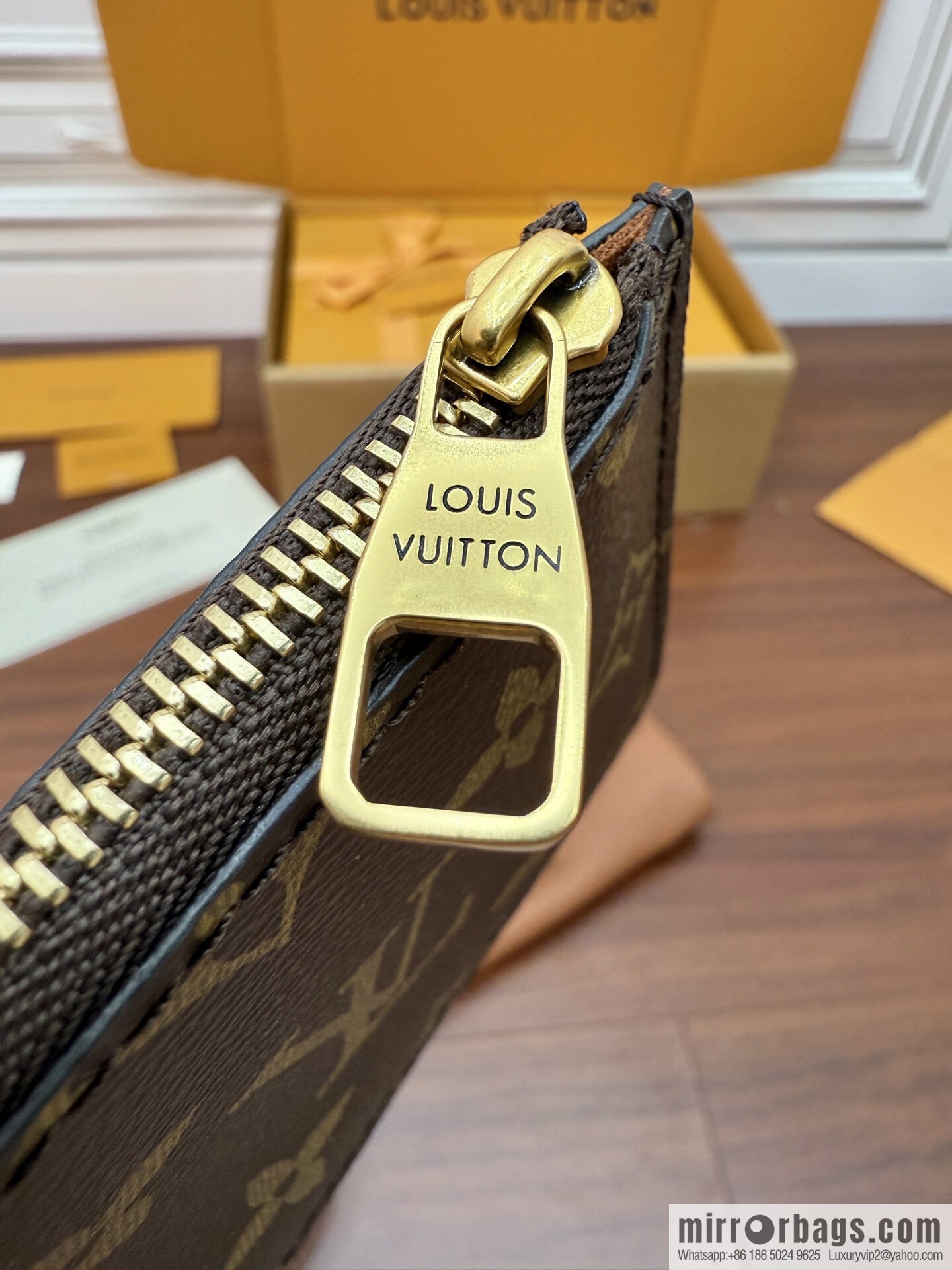 LV M12147 Wallet On Chain Low Key