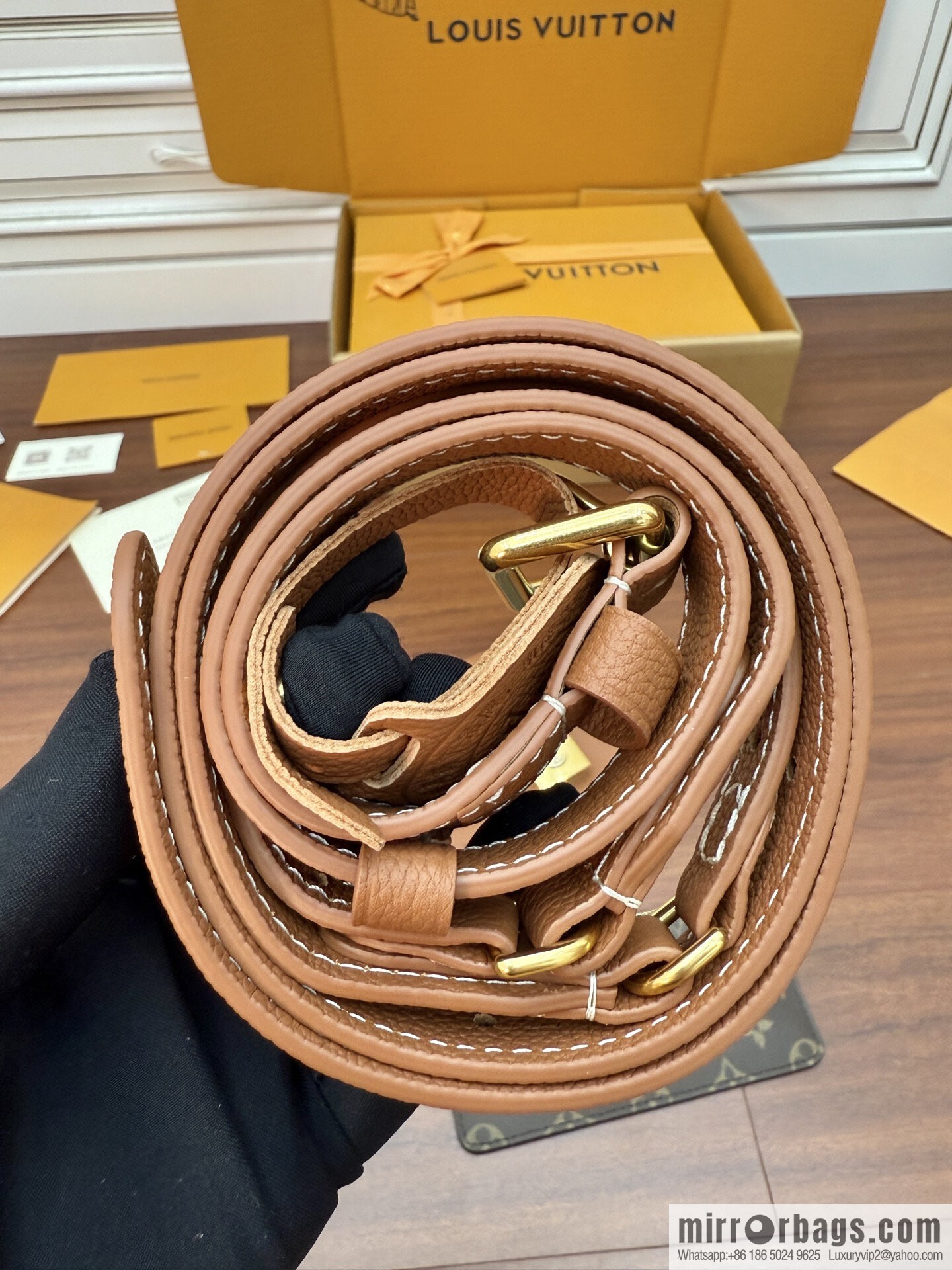 LV M12147 Wallet On Chain Low Key