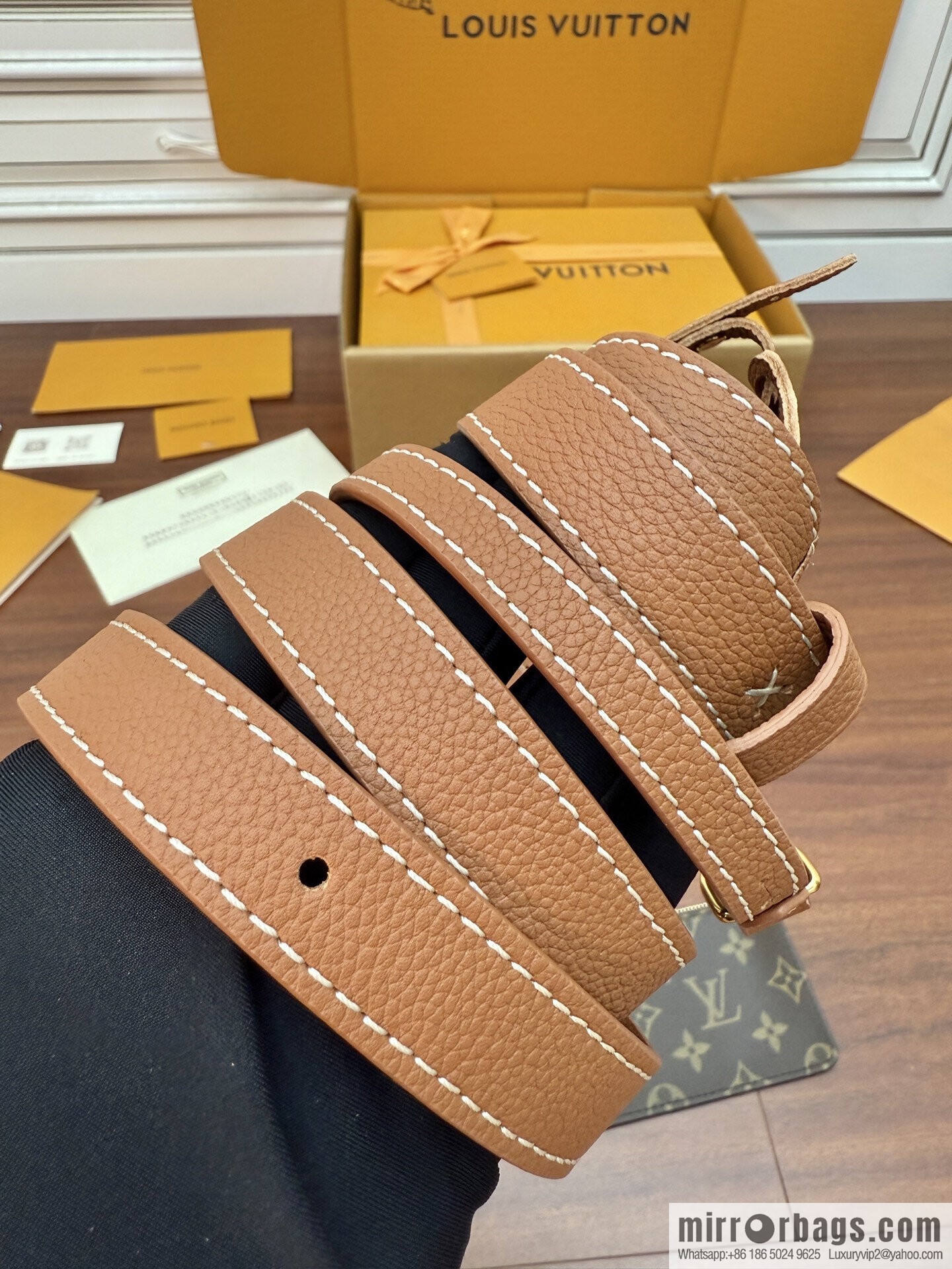 LV M12147 Wallet On Chain Low Key