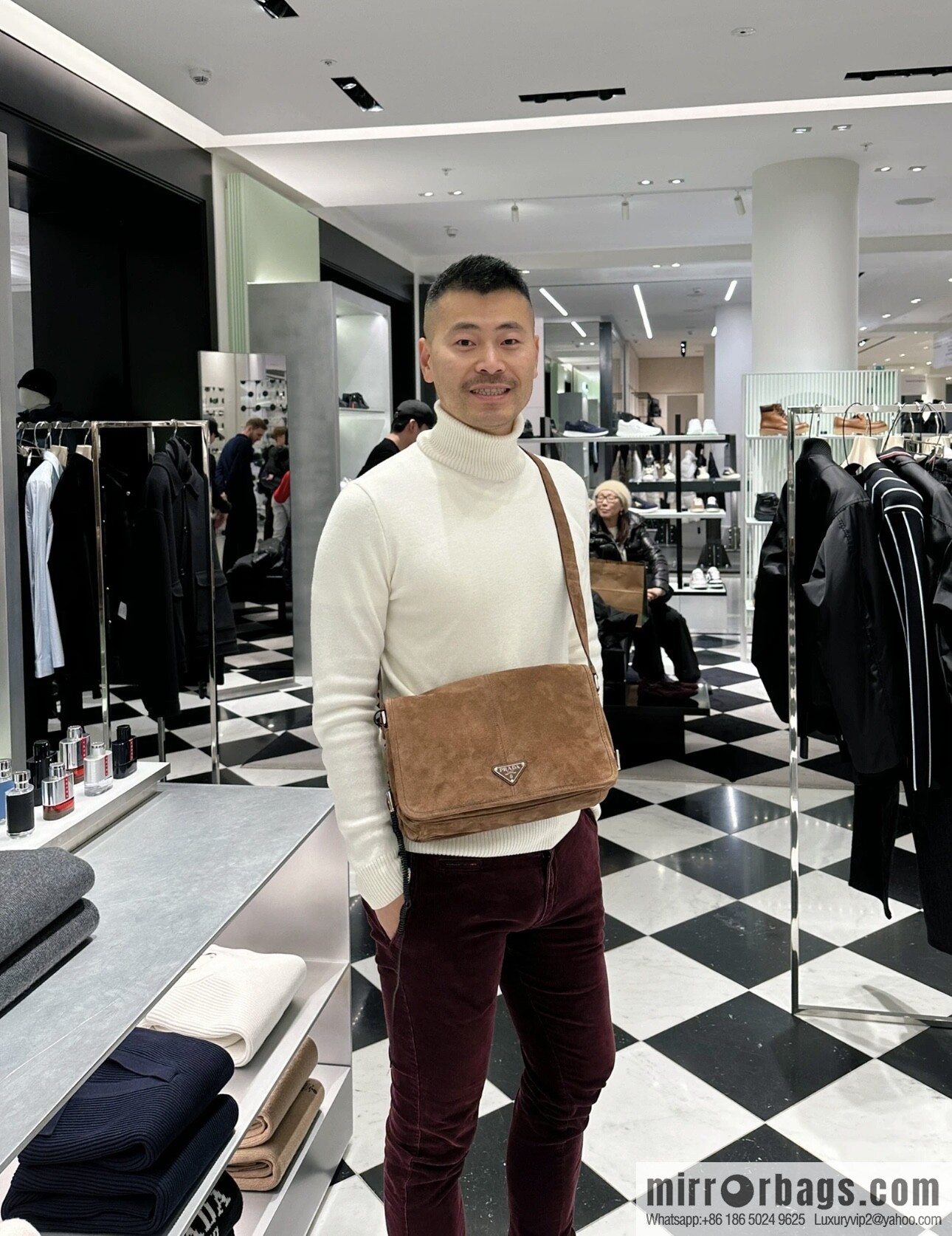 PRADA 🎉 new mailman bag 🎉 2VD073 suede🎉🎉