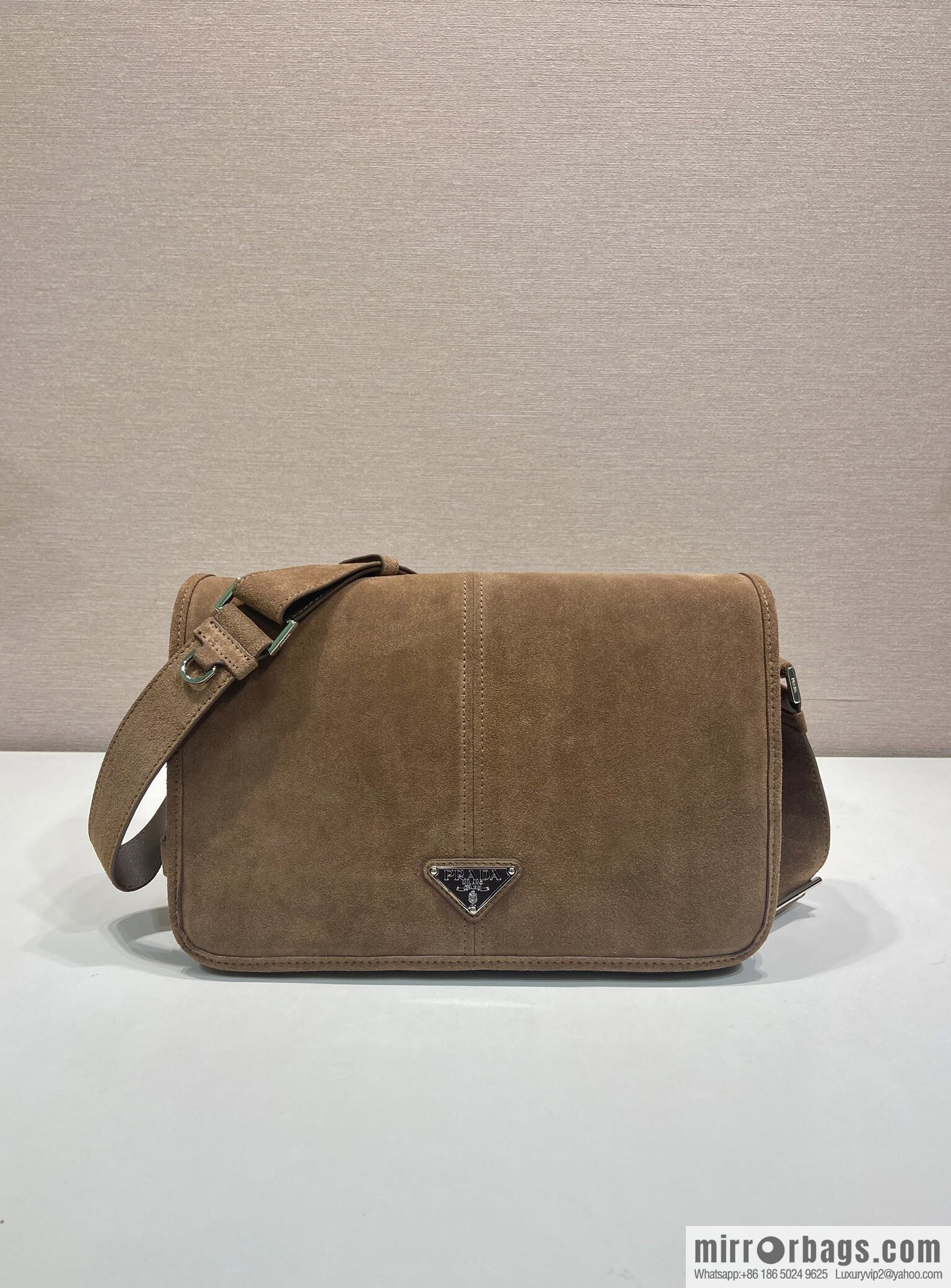 PRADA 🎉 new mailman bag 🎉 2VD073 suede🎉🎉