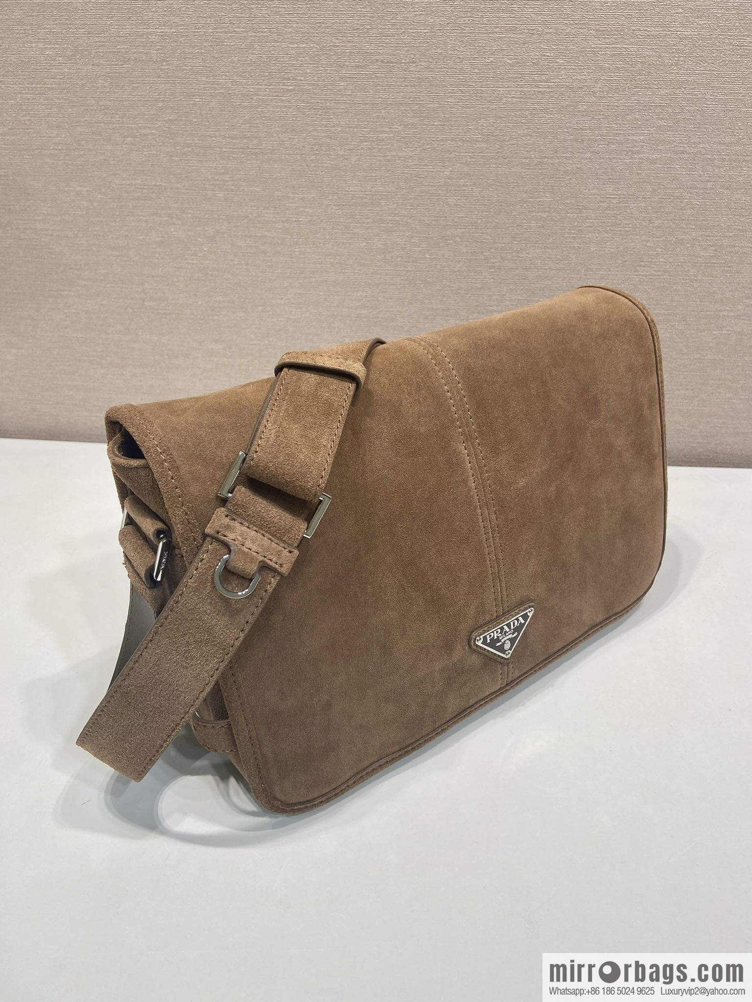 PRADA 🎉 new mailman bag 🎉 2VD073 suede🎉🎉