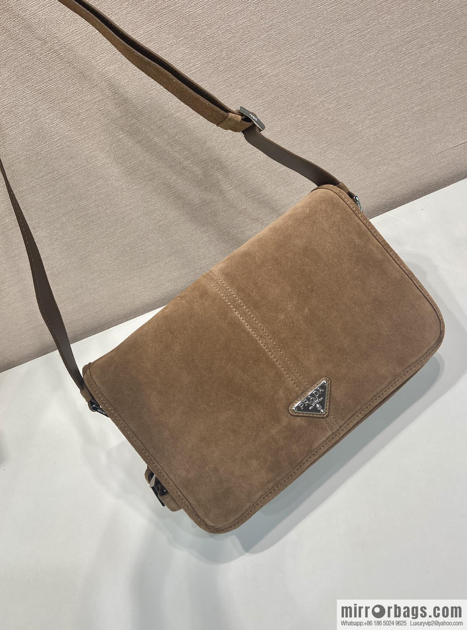 PRADA 🎉 new mailman bag 🎉 2VD073 suede🎉🎉