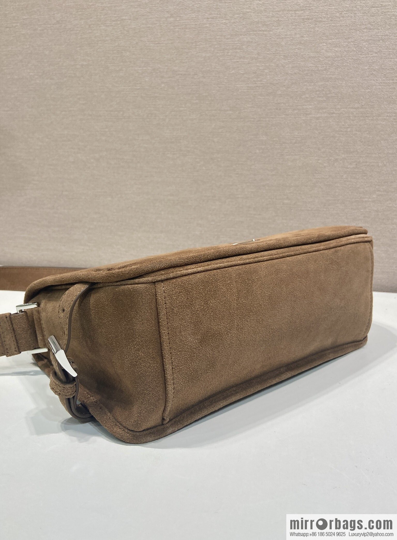 PRADA 🎉 new mailman bag 🎉 2VD073 suede🎉🎉