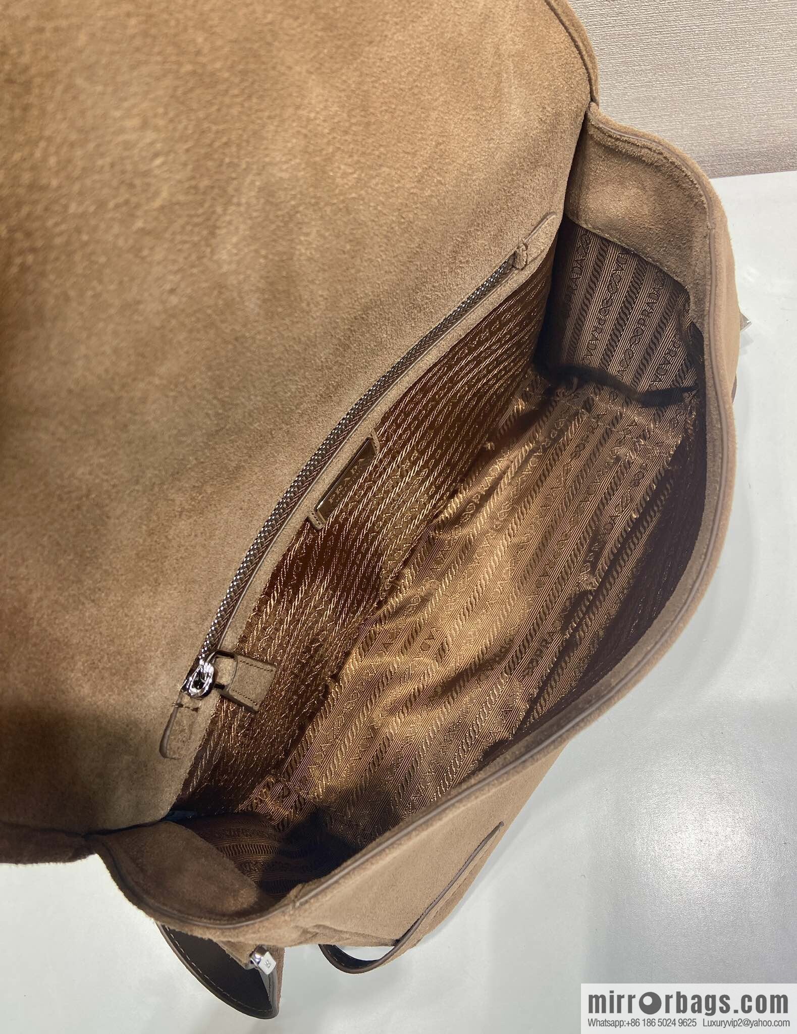 PRADA 🎉 new mailman bag 🎉 2VD073 suede🎉🎉