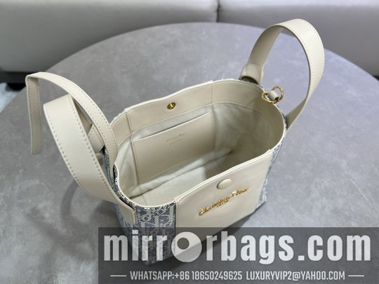 Replica Dior Bags Dior Signature 2840 21x19x11cm yz
