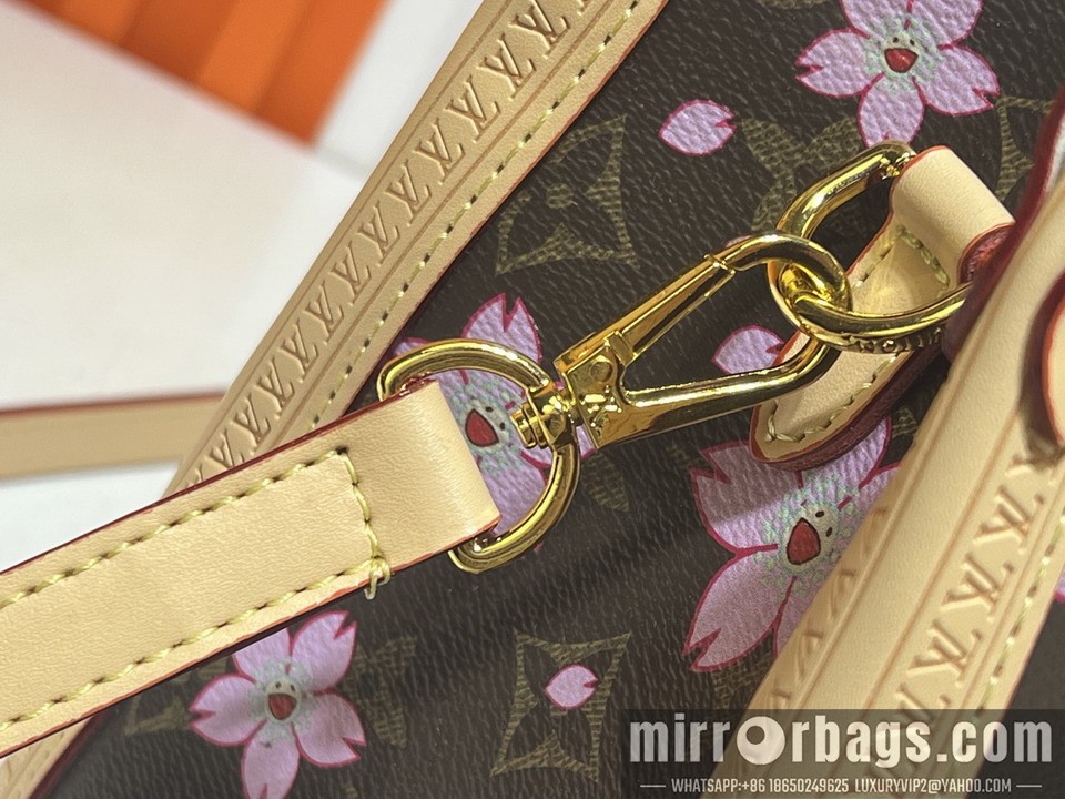 1:1 Replica Louis Vuitton Bags On M13079 25x11x19cm ss