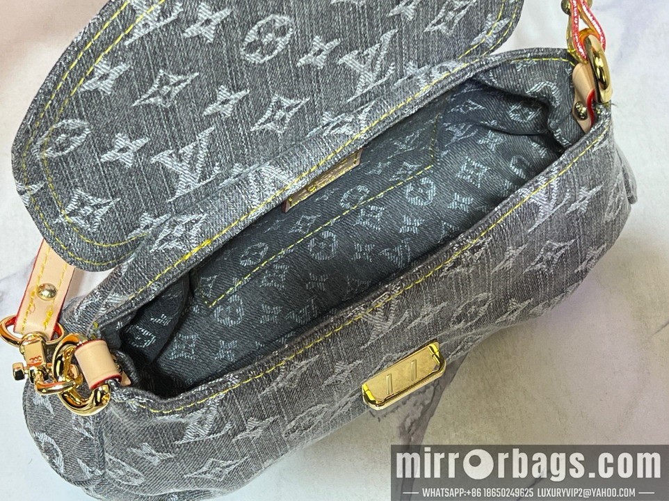 1:1 Replica Louis Vuitton Bags M44470 26x17x7cm ss1