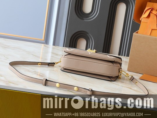 1:1 Replica Louis Vuitton Bags Métis M46279 21.5x13.5x6cm ss8