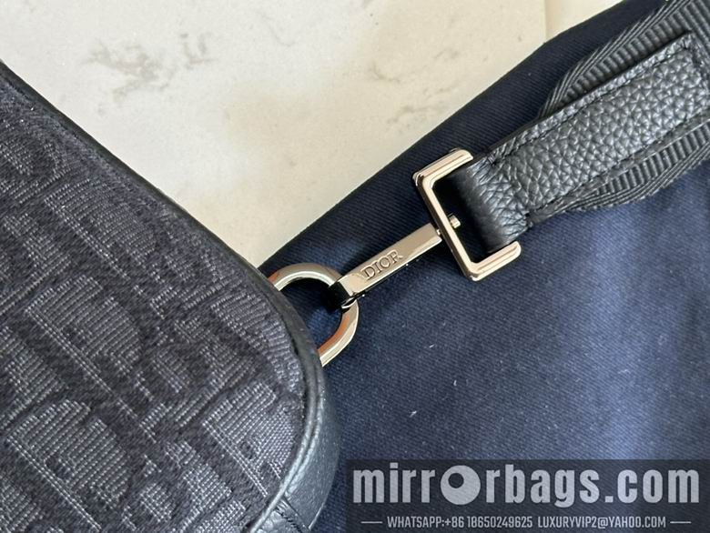 1:1 Replica Louis Vuitton Bags 93915 17X26X8cm WP 2colour