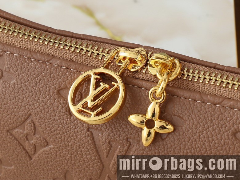 1:1 Replica Louis Vuitton Bags Sevres M12174 25x13x5cm ss5