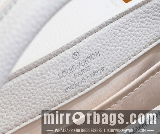 1:1 Replica Louis Vuitton Bags Cap M24671 22x12x8cm ss1
