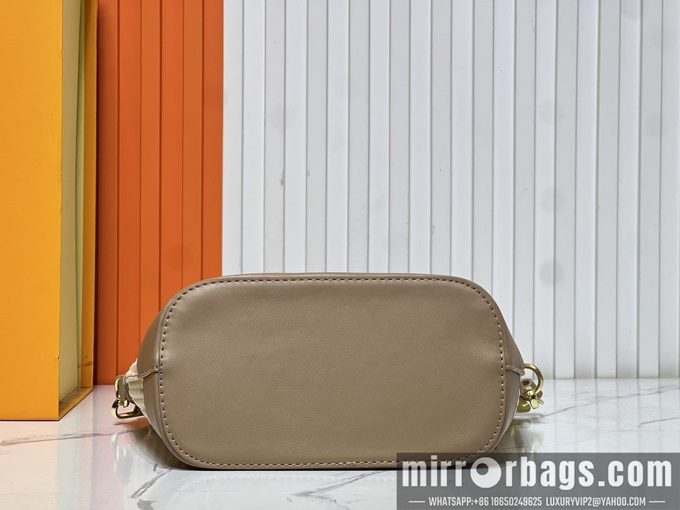 1:1 Replica Louis Vuitton Bags Bloom M66588 20x20.5x11cm ss3