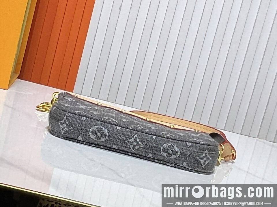 1:1 Replica Louis Vuitton Bags Pochette Acc M13404 22x13x4cm ss3