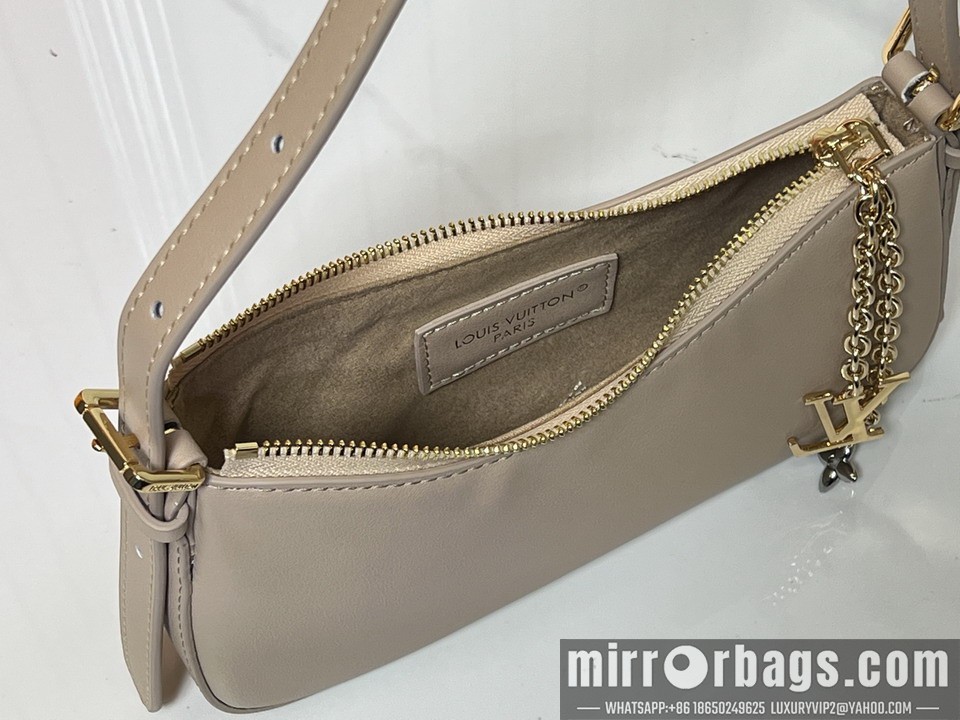1:1 Replica Louis Vuitton Bags Liv chette 25784 23x10x4cm ss2