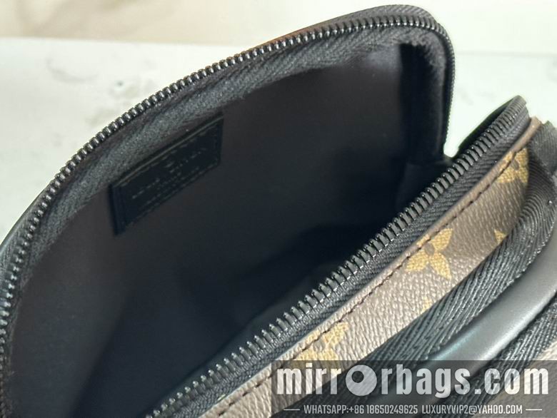 1:1 Replica Louis Vuitton Bags Quest 46973 18X18X10cm WP