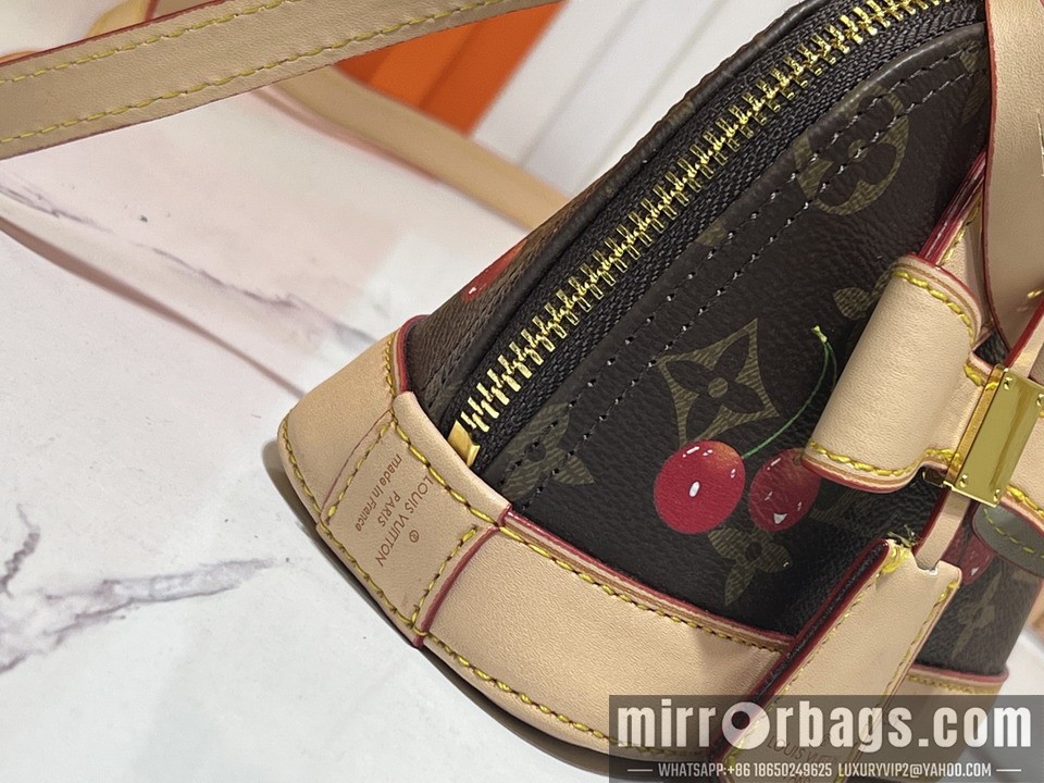 1:1 Replica Louis Vuitton Bags M82717 18x12x8cm ss3