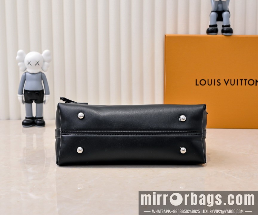 1:1 Replica Louis Vuitton Bags M13014 26x17x10cm ss