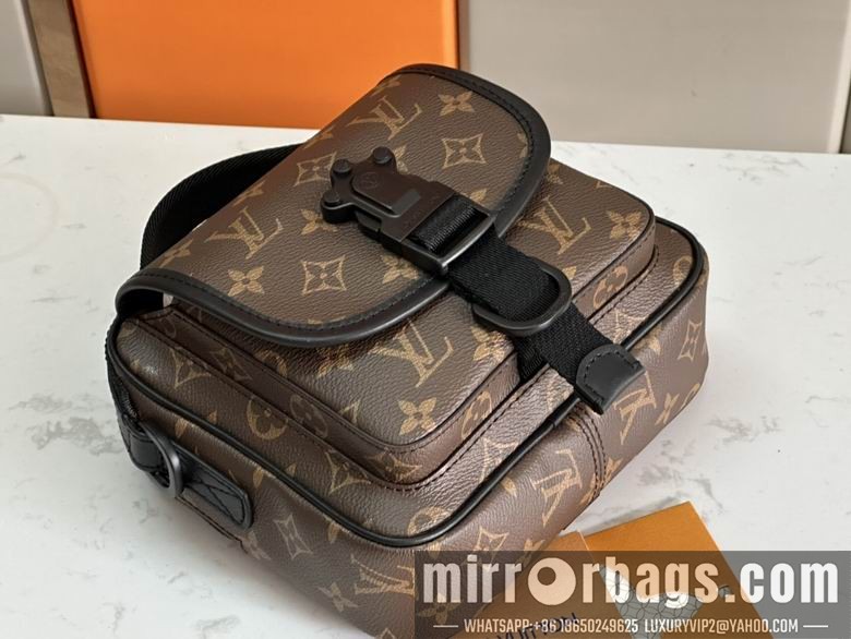 1:1 Replica Louis Vuitton Bags Quest 46973 18X18X10cm WP