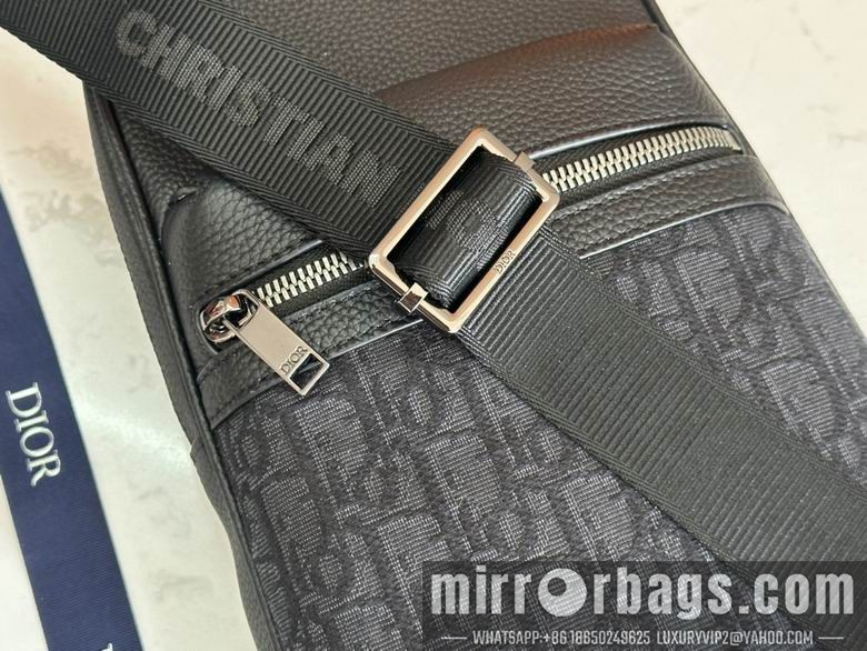 1:1 Replica Louis Vuitton Bags 93915 17X26X8cm WP 2colour